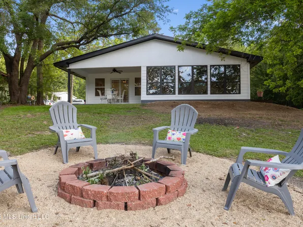 13 Magnolia Dr, Perkinston, MS 39573