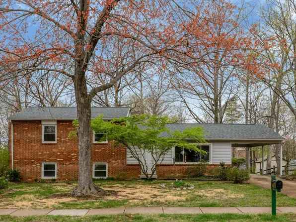 937 Longfellow Ct, Herndon, VA 20170