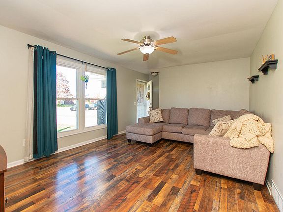 3rd image of 2091 Bayham Dr SE
