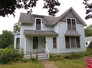 302 4th St SW, Mount Vernon, IA 52314