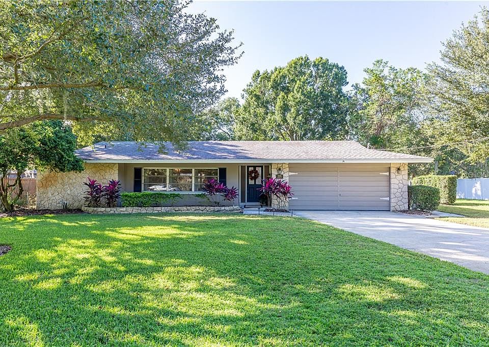 1st image of 215 Blossom Ln