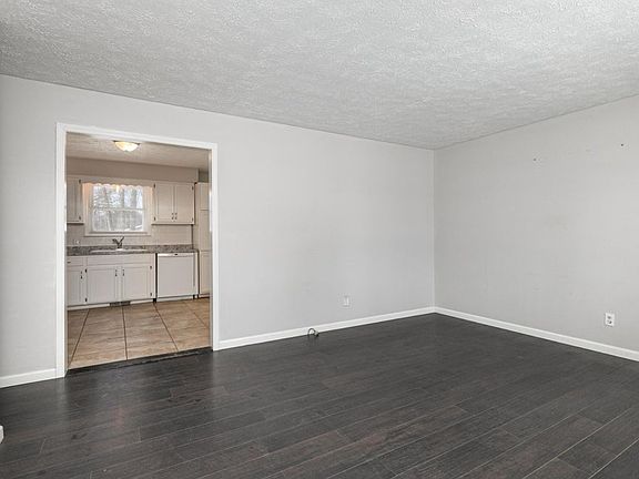 3rd image of 203 S Cottonwood Ave