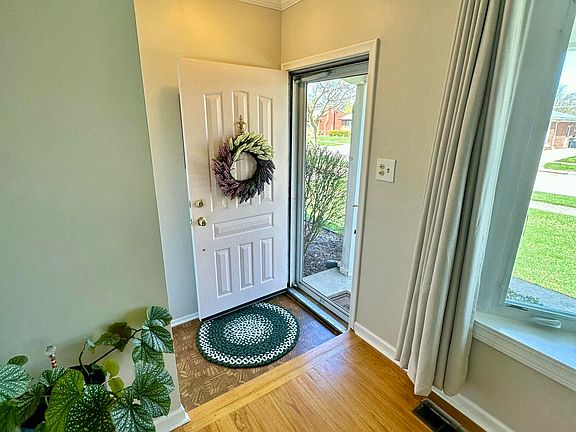 4th image of 32711 Hees St