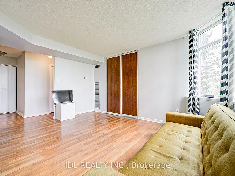 88 Alton Towers Cir #410 — Photo 23
