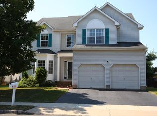 19 Elmara Dr, Bridgewater, NJ 08807