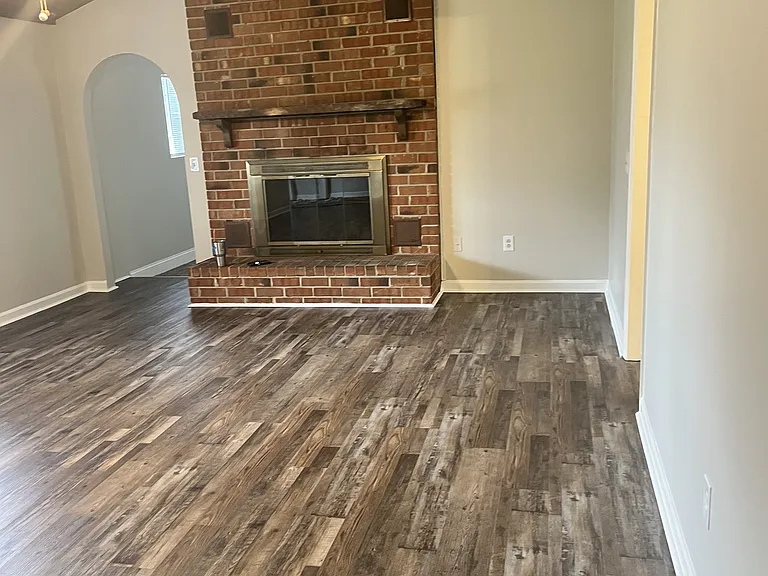 1103 Hickory St — Photo 4