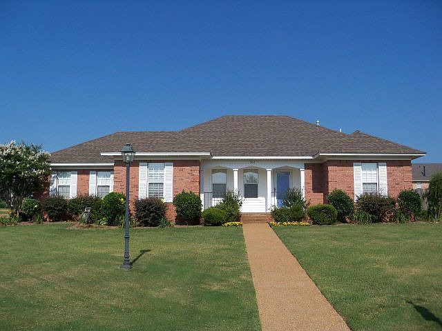 1st image of 302 Picadilly Dr