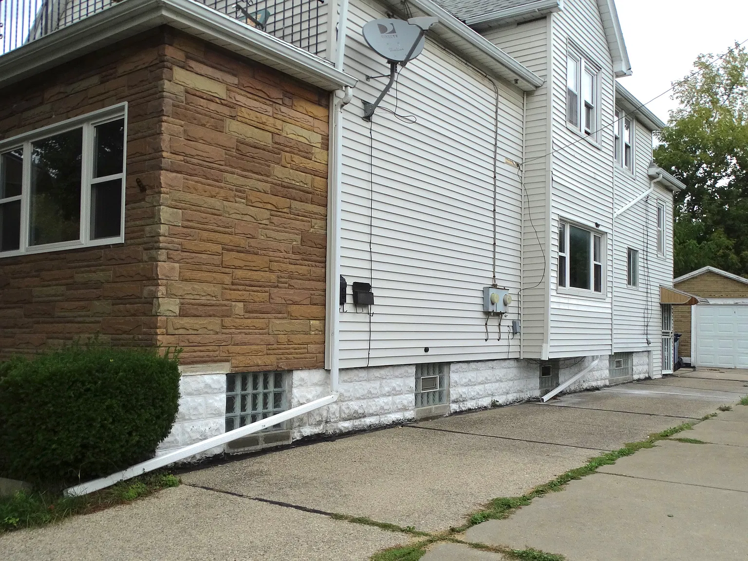 2 bed, 1900 sqft, $1,300 — Photo 1