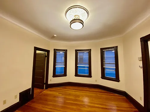 13 Lesley Ave Photo 1