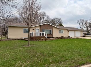 814 Hills Ave, Jackson, MN 56143