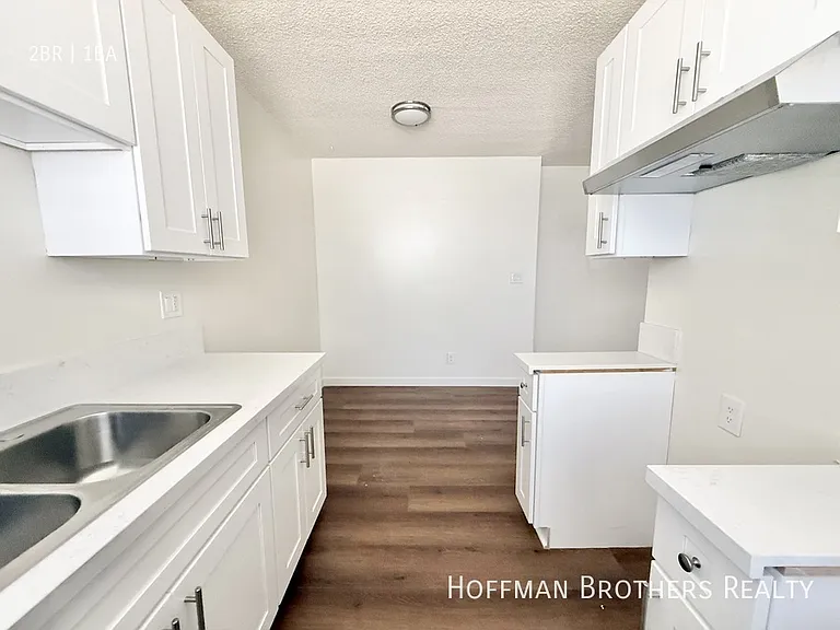 1228 W 57th St #11 — Photo 1
