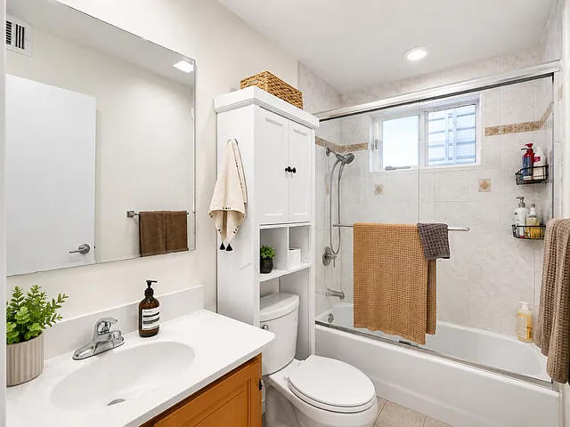 full bathroom
