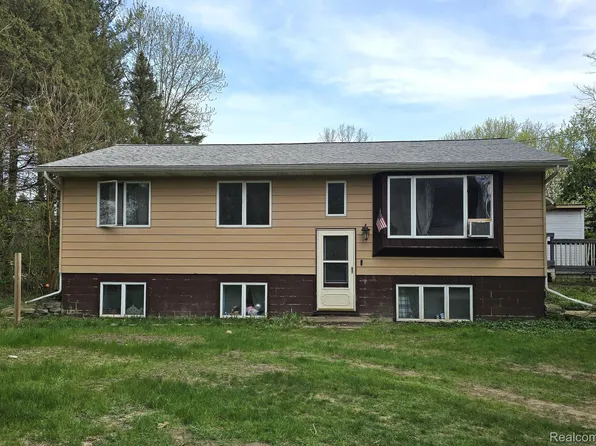 8177 W Mount Morris Rd, Flushing, MI 48433