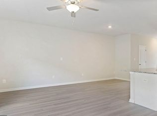122 Bloomsbury St, Falling Waters, WV 25419