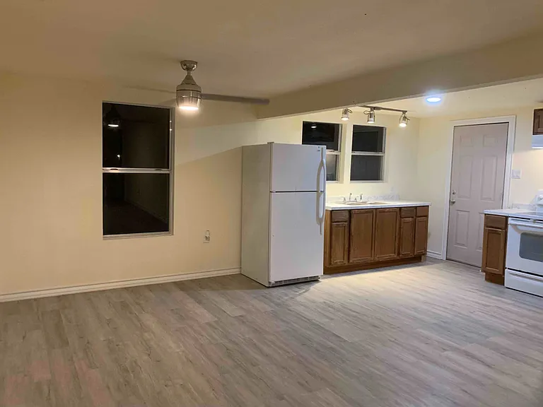 160 Lavaca Rd — Photo 4