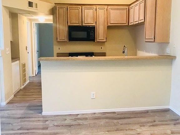 4th image of 14309 Sylvan St APT 306