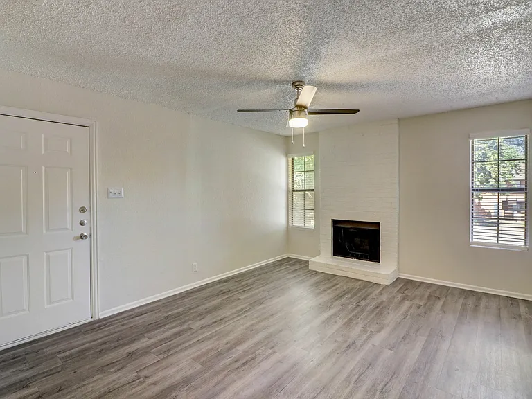 4-web-or-mls-Lake Park Rd-004