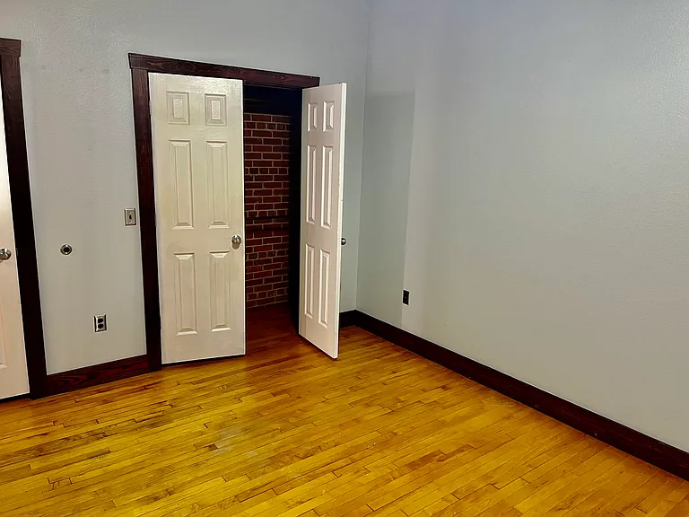 115 E Tyler St — Photo 7