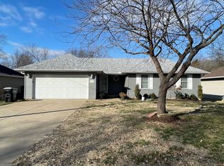 5627 S Pinehurst Ave, Springfield, MO 65810