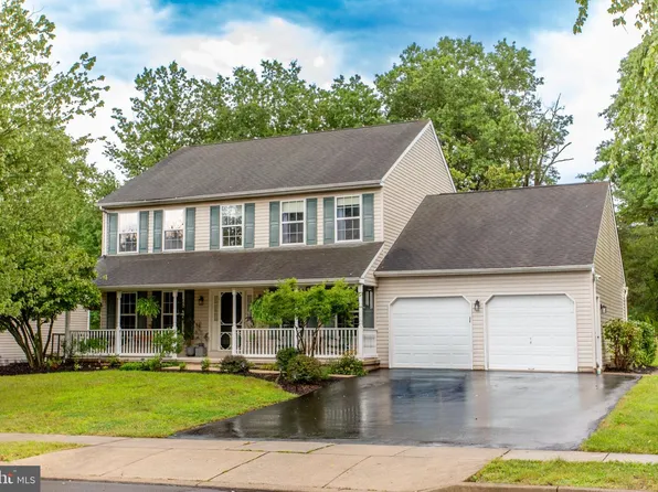 27 Winterberry Dr, Perkasie, PA 18944