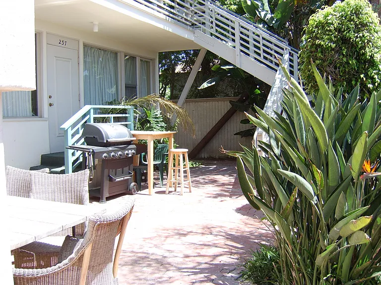 235 Bonair St — Photo 4