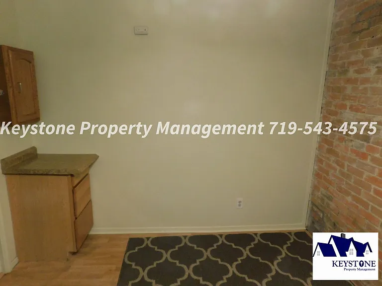 420 W 10th St #1 — Photo 5