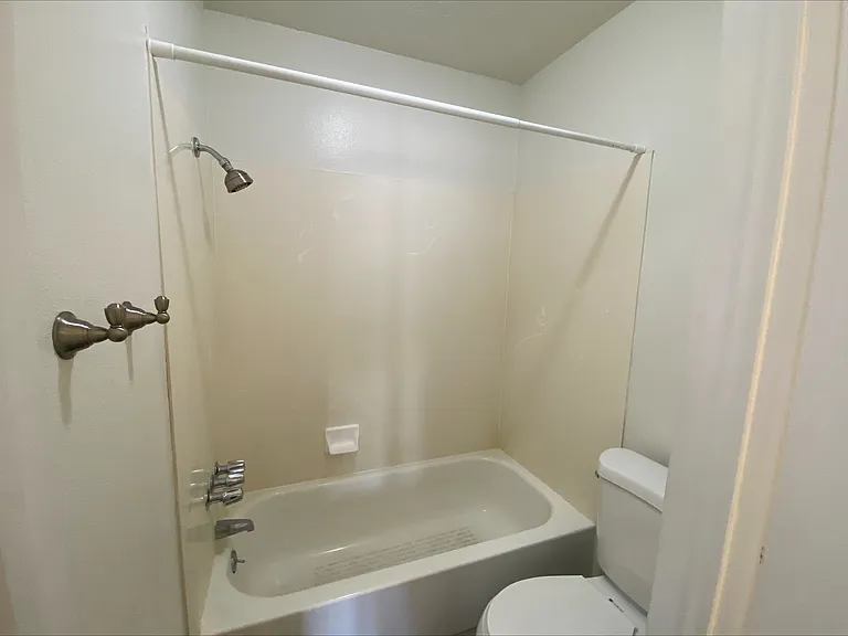 907 E 820 N #12 — Photo 12