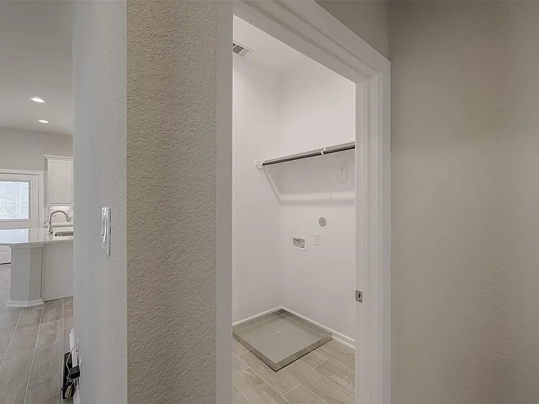 115 Handley Dr — Photo 16