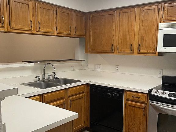 5th image of 915 W 23rd St APT 212