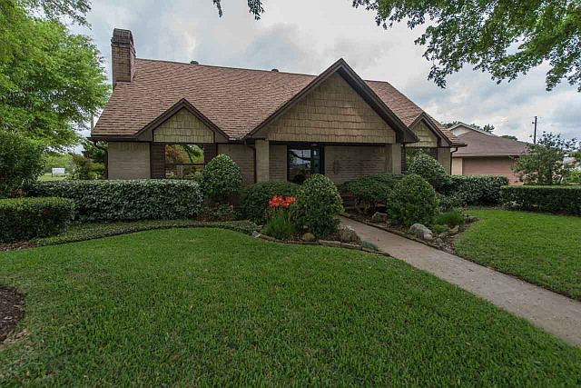 1st image of 915 Meadowland Dr