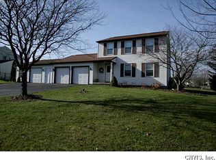 22 Athena Dr, Baldwinsville, NY 13027