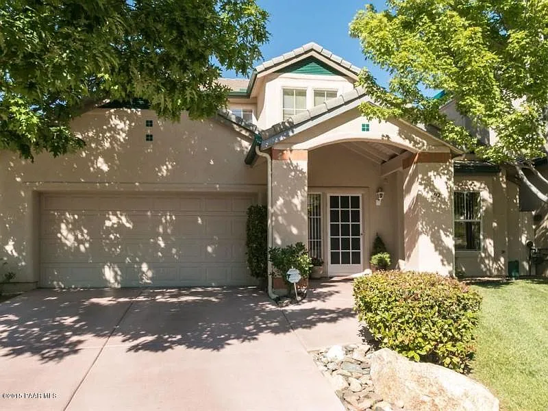 3 bed, 2.5 bath, 1628 sqft, $2,400 — Photo 1