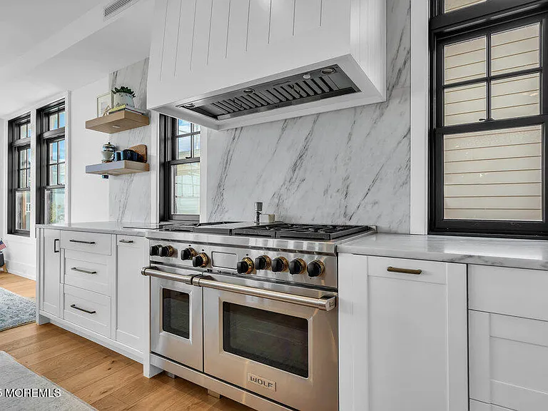 802 1st Ave — Photo 13