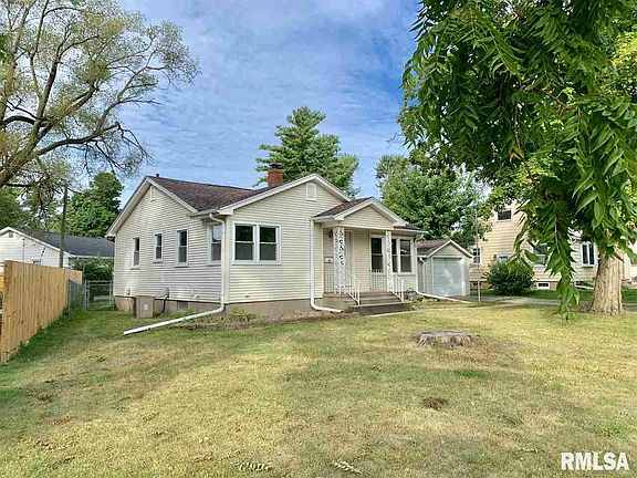 3rd image of 1850 Clay Dr