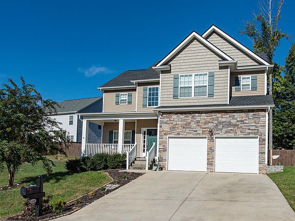2nd image of 3011 Oakwood Hills Ln