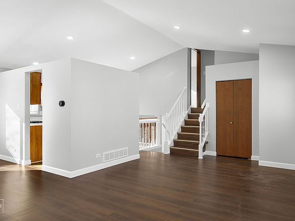 3rd image of 1166 N Cardinal Dr