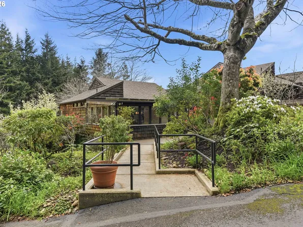 1310 Ingersoll St, Coos Bay, OR 97420