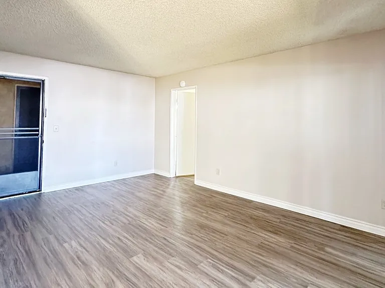 1180 Felspar St #4 — Photo 5