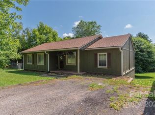 28 Frankie Ln, Clyde, NC 28721