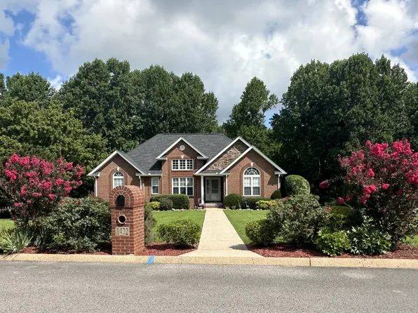 1422 Grassland Dr, Ashland City, TN 37015