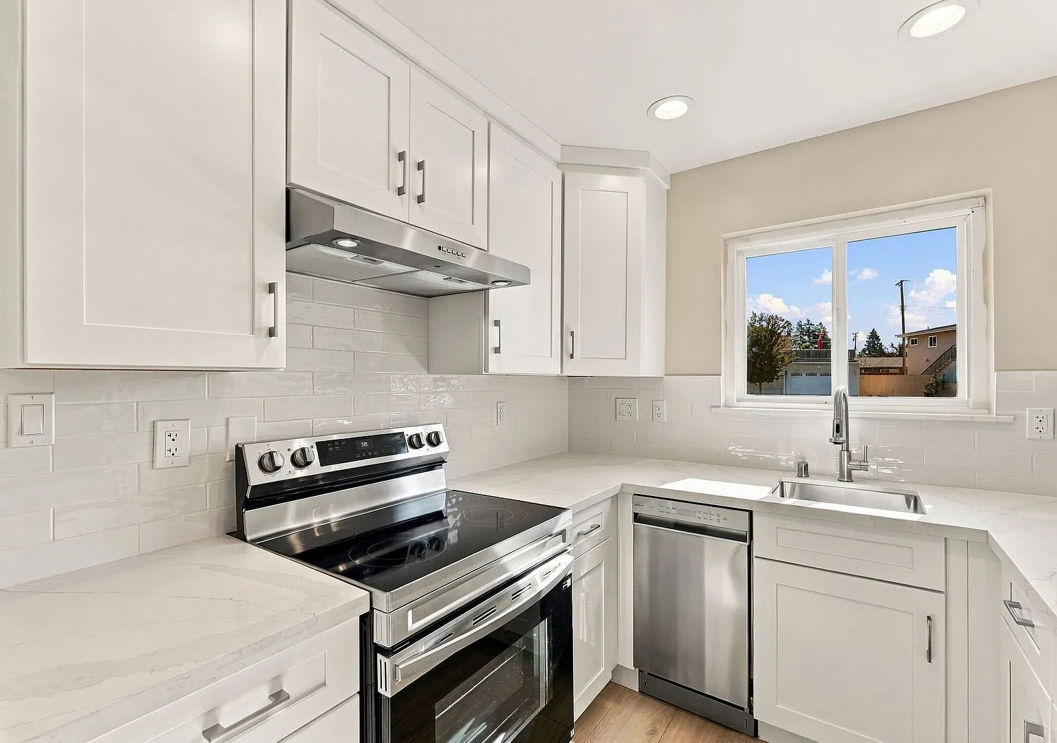 2125 Monroe St — Photo 4