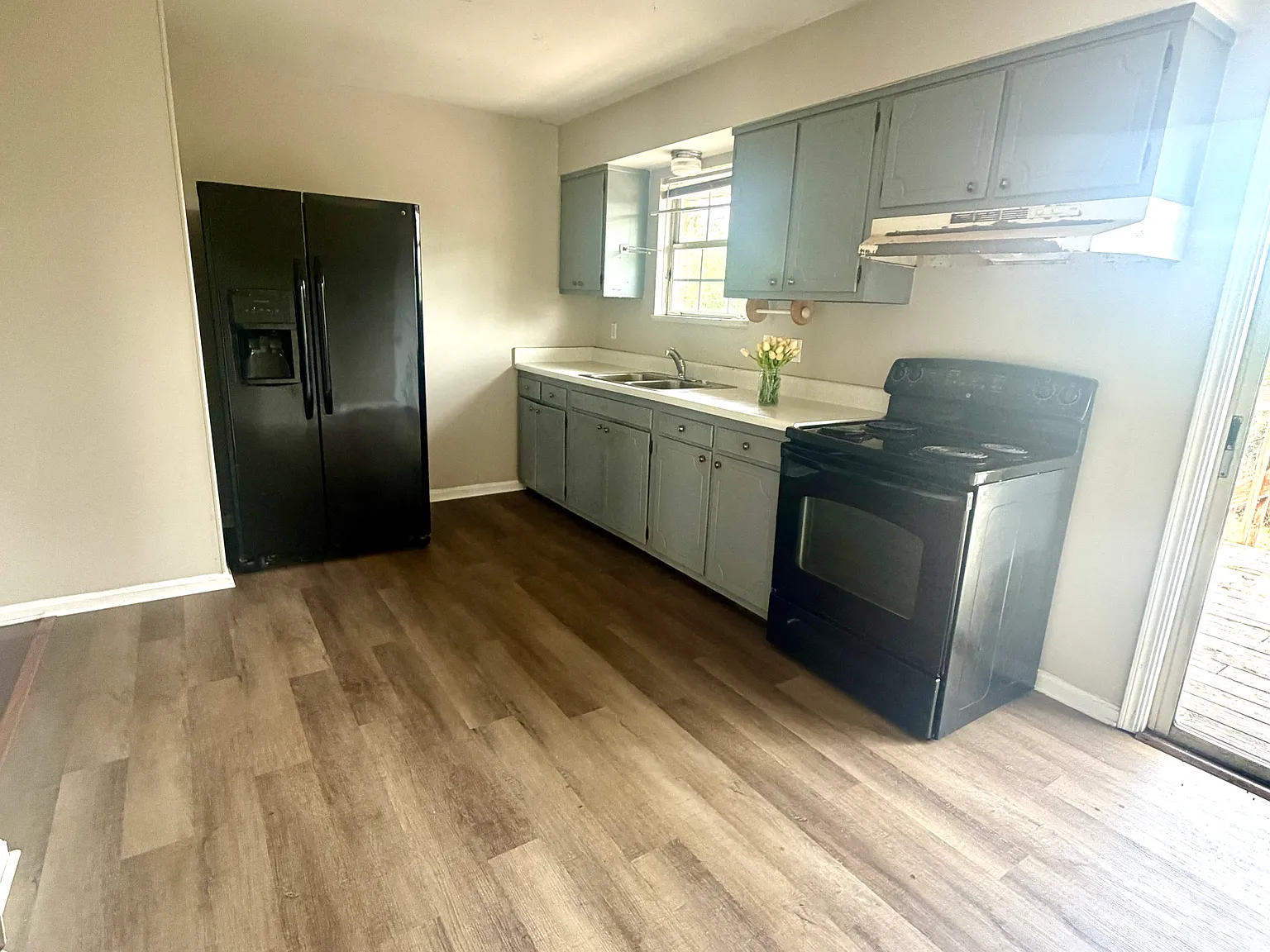 4 bed, 1800 sqft, $1,645 — Photo 2