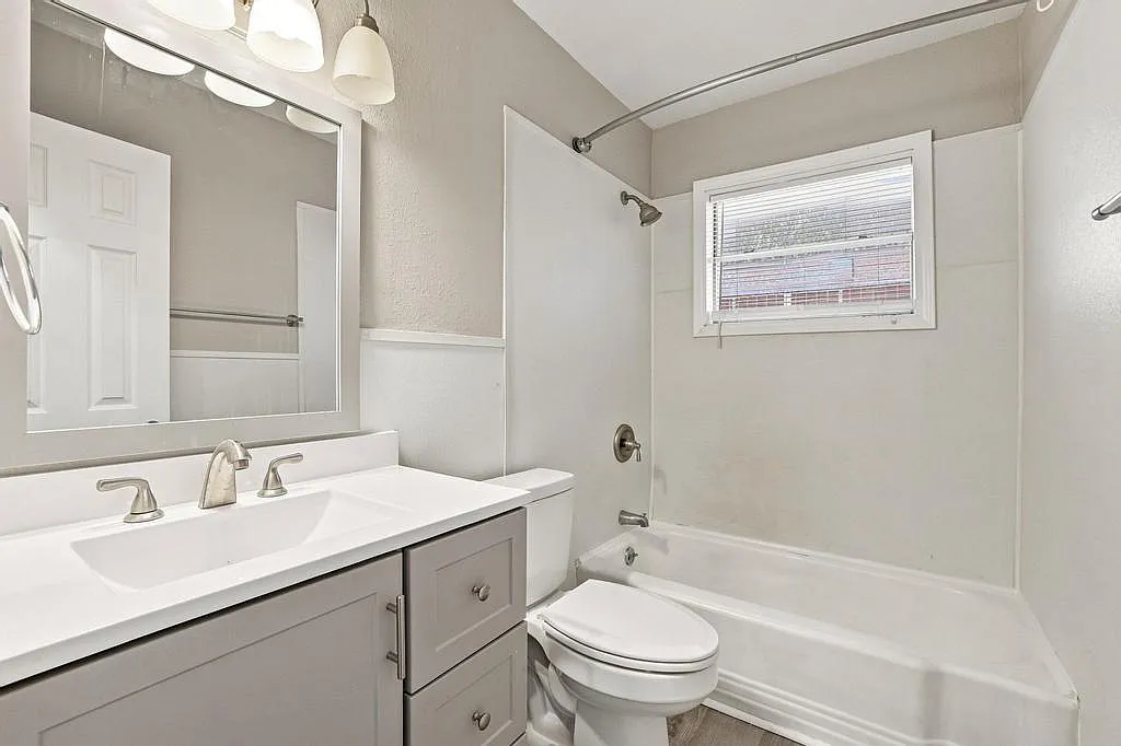 2 bed, 736 sqft, $1,100 — Photo 3