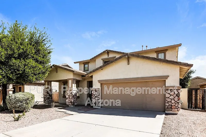 4 bed, 3.0 bath, 2586 sqft, $2,435 — Photo 2