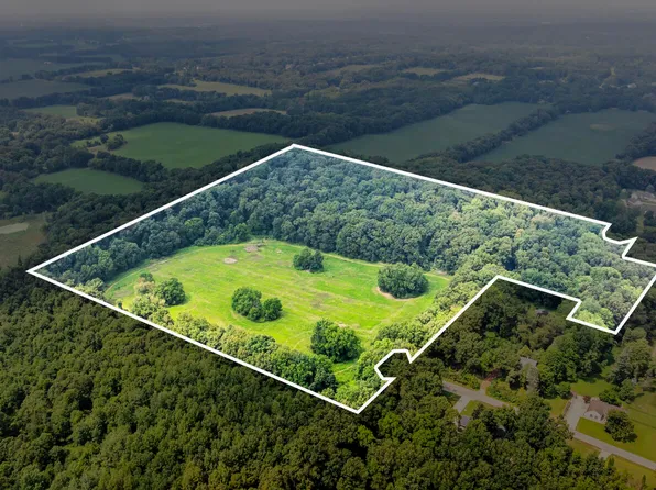 2500 Maulelane Dr, Jackson, MI 49201