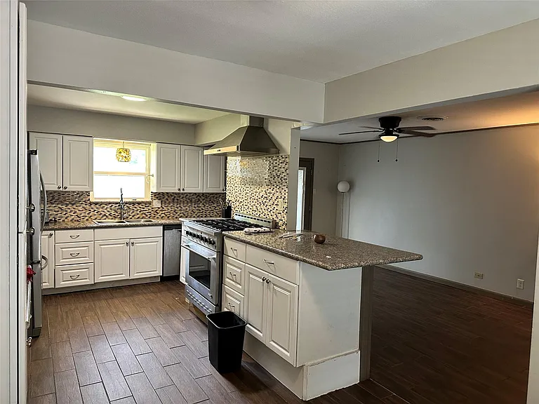 9414 Highmeadow Dr — Photo 4