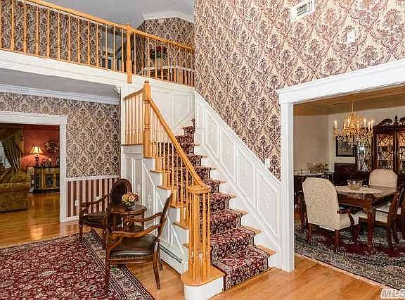 4th image of 1 Strawberry Knoll Ct