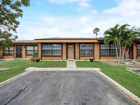 2370 Oak Ct, Pembroke Pines, FL 33026