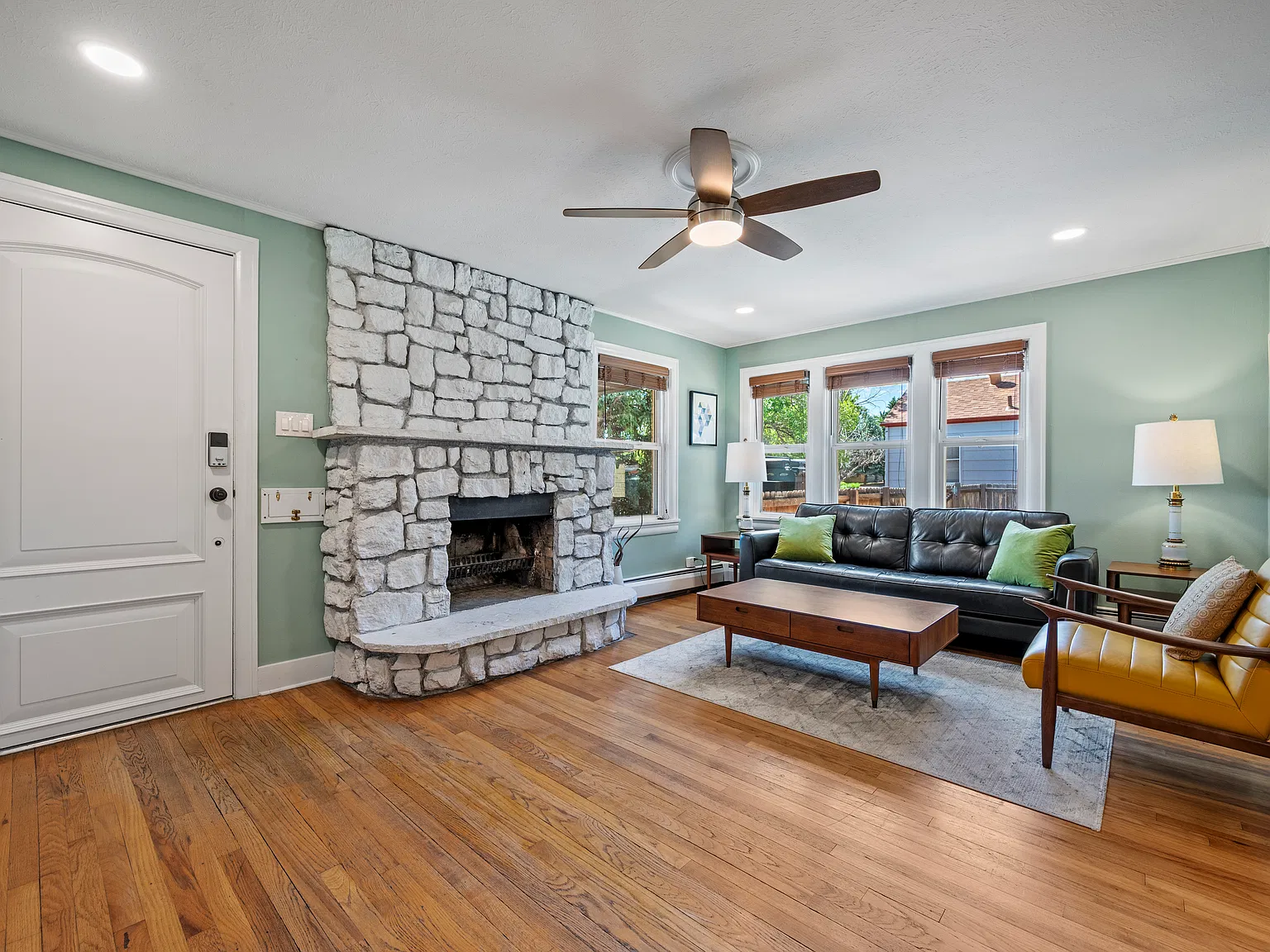 4 bed, 2526 sqft, $3,650 — Photo 4