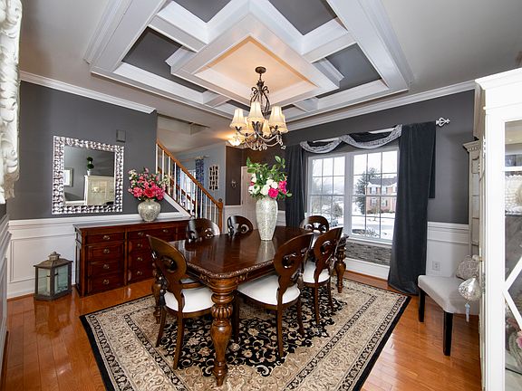 3rd image of 16 Brook Hill Ct